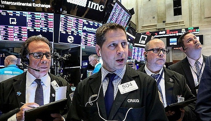 Chứng khoán Mỹ đỏ lửa, Dow Jones và S&P 500 mất gần 1%