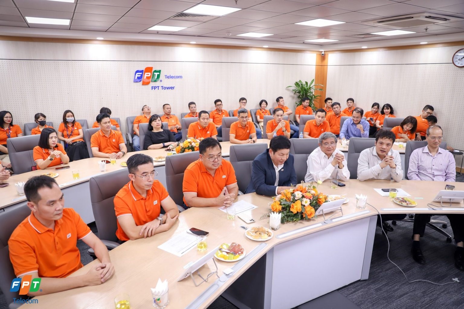 GIỚI THIỆU VỀ TẬP ĐOÀN FPT ( FPT TELECOM )