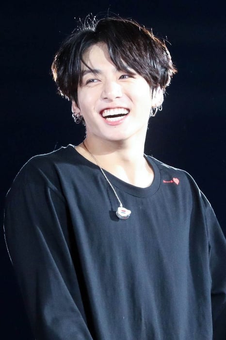 Khám phá vẻ đẹp cuốn hút trong nụ cười của Jungkook