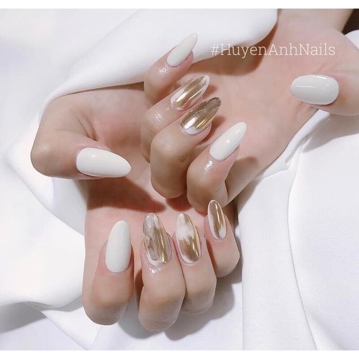 Top 20+ mẫu nail màu trắng gạo đẹp và tinh tế