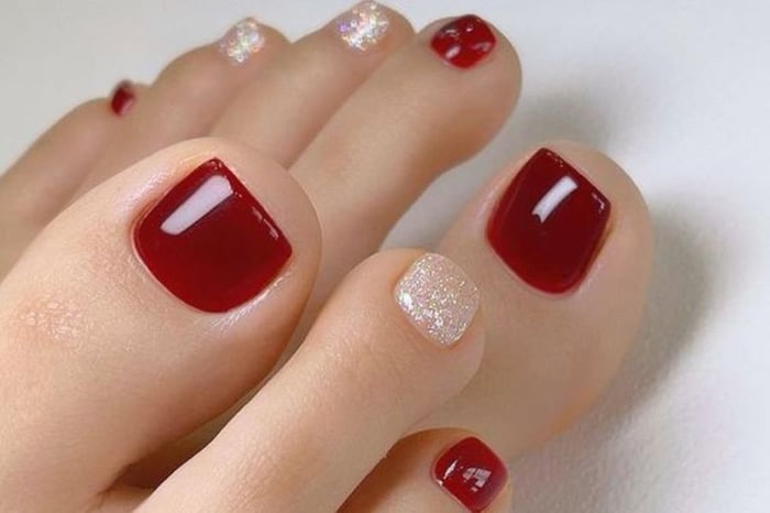 Danh sách Top 30+ Mẫu nail sơn móng chân màu đỏ rượu quyến rũ, 'chanh sả'