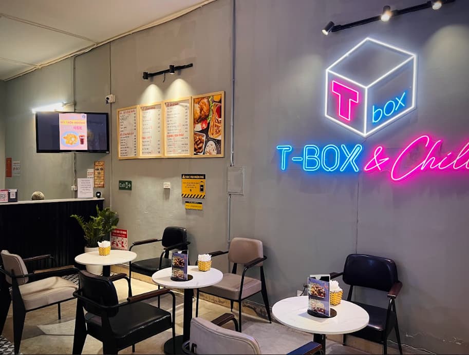 T-Box Cafe Phim Phố Vọng - Phòng chiếu phim