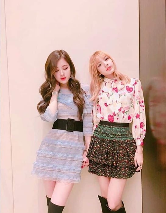 Bộ ảnh đẹp nhất của Lisa và Rosé