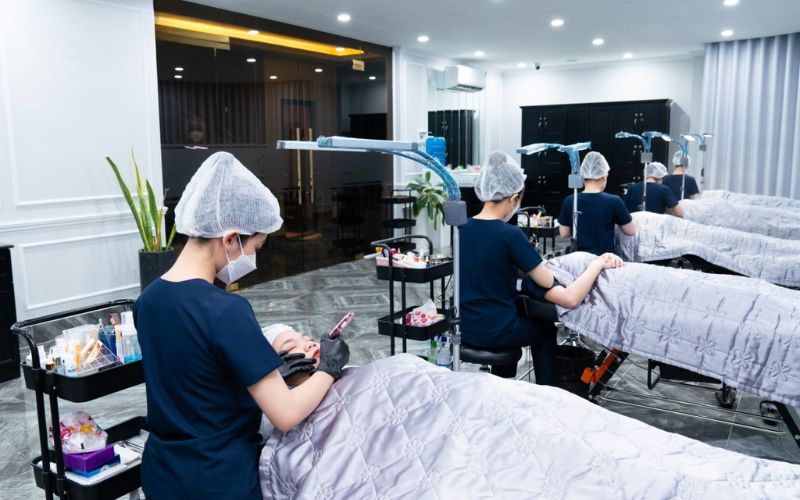 Phun xăm môi là gì? Kỹ thuật và quy trình phun xăm môi tại spa