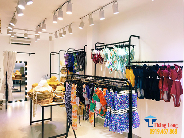 Các mẫu giá treo quần áo gắn tường cho shop đáng đồng tiền bát gạo